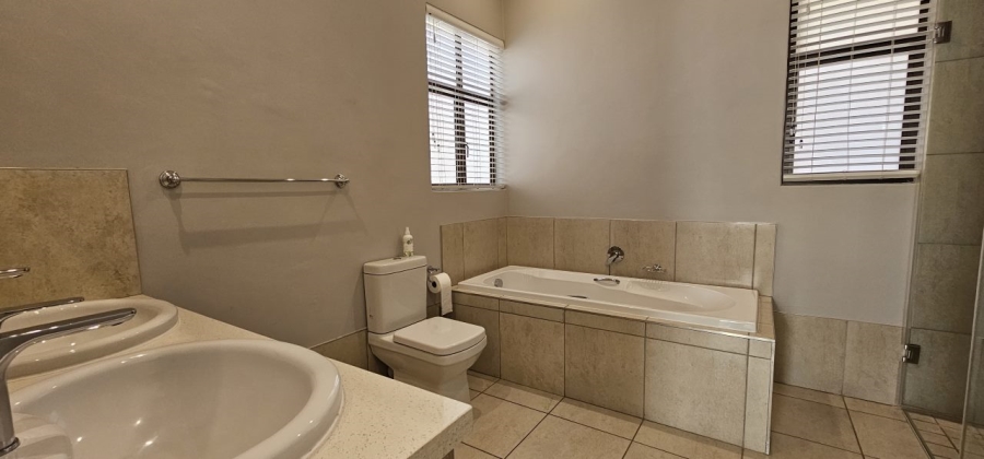 2 Bedroom Property for Sale in Xanadu North West